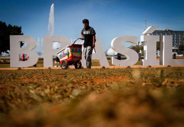 Coronavirus, in Brasile oltre 700mila casi: proteste contro Bolsonaro