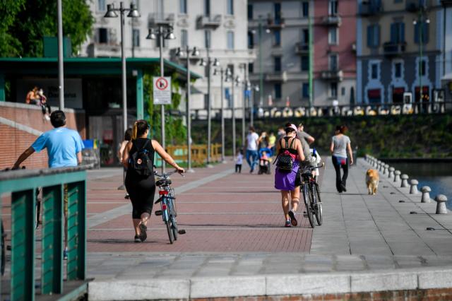 Italia, stop al lockdown: le regioni riaprono senza condizioni, ma i contagi risalgono