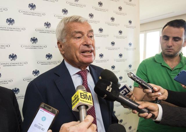 Consumi, Confcommercio: 'Giugno -15,2% su anno, -29,7% secondo trimestre'