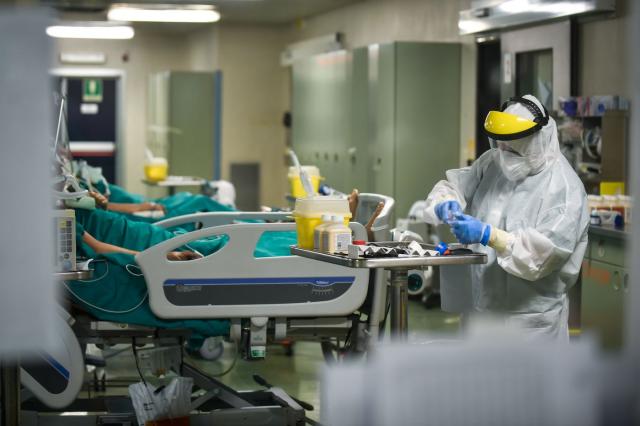 Covid, no a risarcimento per 85enne morto per Sars-Cov-2 e contagiato in ospedale nel 2020, giudice: "Non era evitabile"