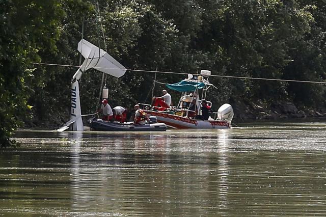 Roma, elicottero nel Tevere: recuperato corpo pilota