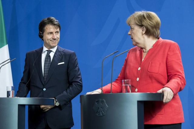 Vertice Ue, Merkel: 'E' ancora possibile che non ci sia accordo'. Macron: 'Combattiamo'