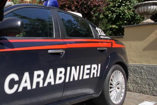 Tor Bella Monaca, festino a luci rosse finisce male: uomo sequestrato e picchiato da tre malviventi, arrestati grazie all'aiuto della vicina di casa