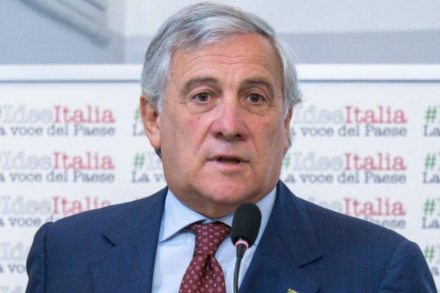 Migranti, Tajani: "presto metodi pi&ugrave; stringenti per rimpatriare chi non ha diritto, problema clandestini non &egrave; solo italiano"