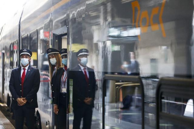 Trenitalia e Italo treni soppressi e biglietti cancellati: restano distanziamento e 50% posti