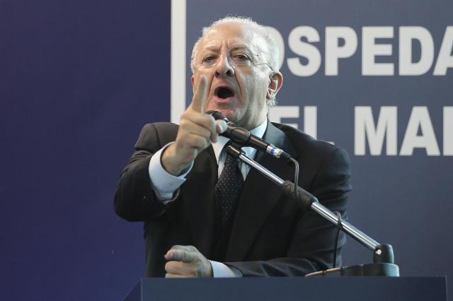 Coronavirus Campania, De Luca: 'Chiudiamo tutto per un mese'. Lockdown vicino?