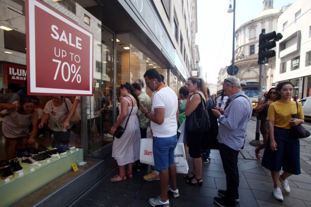 Saldi, Confcommercio: calo di 1,4 mld nei primi 15 giorni di agosto