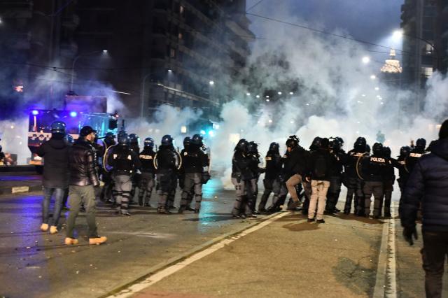 Scontri a Los Angeles, la Corte d'appello federale d&agrave; ragione a Trump: "Pu&ograve; schierare la Guarda Nazionale", il tycoon: "Grande vittoria"