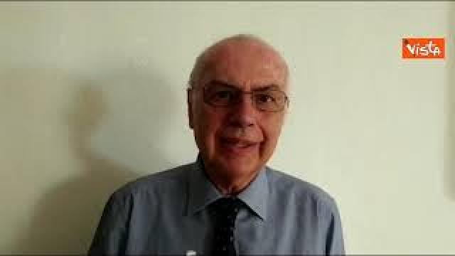 Ritiro vaccino Covid AstraZeneca, Rezza: "Non temete reazioni avverse tardive, subentrano entro 2-3 settimane", il web: "&Egrave; l'ammissione dei danni collaterali"