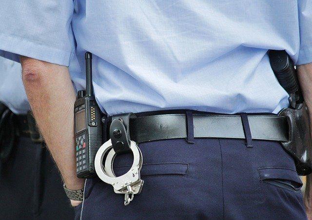 Roma, abusava di aspiranti attrici: arrestato finto regista