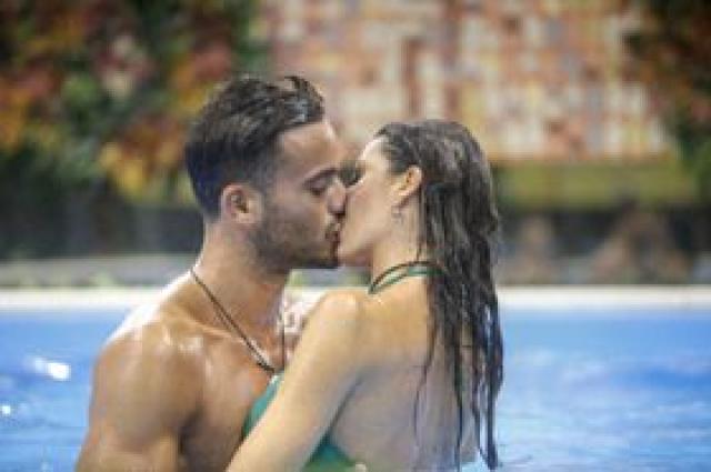 Grande Fratello Vip 5, clamoroso: Elisabetta Gregoraci e Petrelli a letto insieme...che cosa &egrave; successo