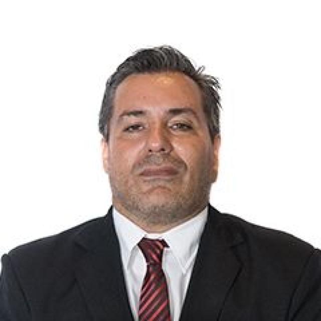 Argentina, deputato hot in diretta: bacio al seno della moglie