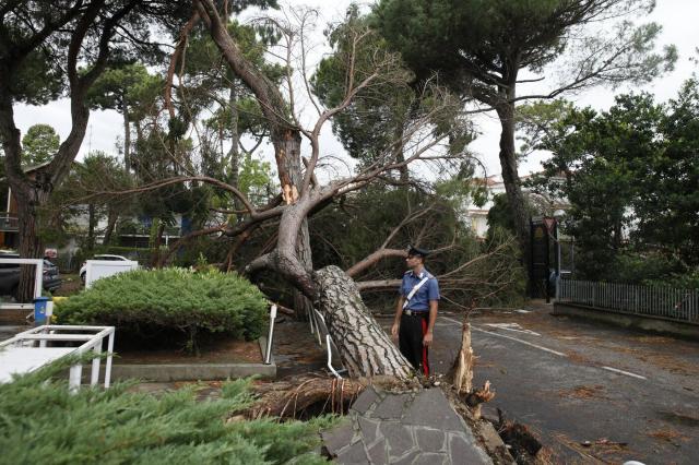 Bambine morte in campeggio: due avvisi di garanzia