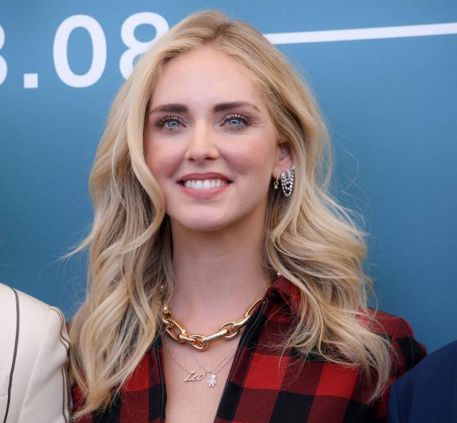 Codacons contro Chiara Ferragni vestita da madonna: 'Blasfemia'