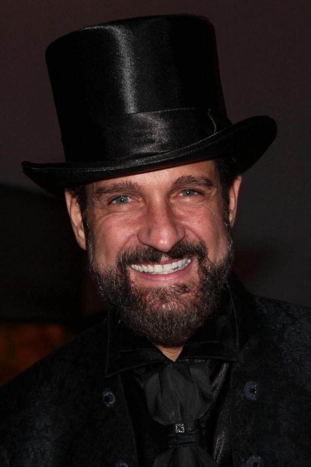 Edoardo Stoppa lascia Striscia la Notizia: ecco le ragioni misteriose