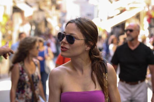 Naike Rivelli, lato B ripreso dal basso: 3 scatti vietati ai minori. FOTO