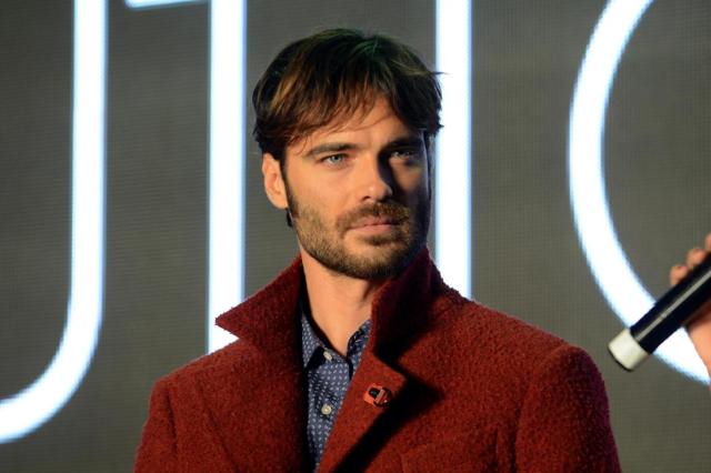 Giulio Berruti e Maria Elena Boschi: dopo la rinuncia al GF Vip, l'attore si consola baciando la politica