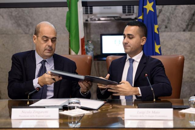 Governo, M5s: finita epoca tripolarismo. Di Maio: 'Schema a tre non funziona'
