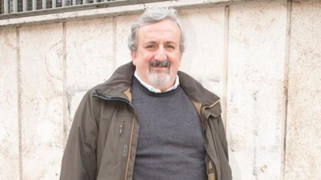 Regionali Puglia, Emiliano in una foto scatena l'ira del Centrodestra: IL RITUALE DEL 'POSTO FISSO'