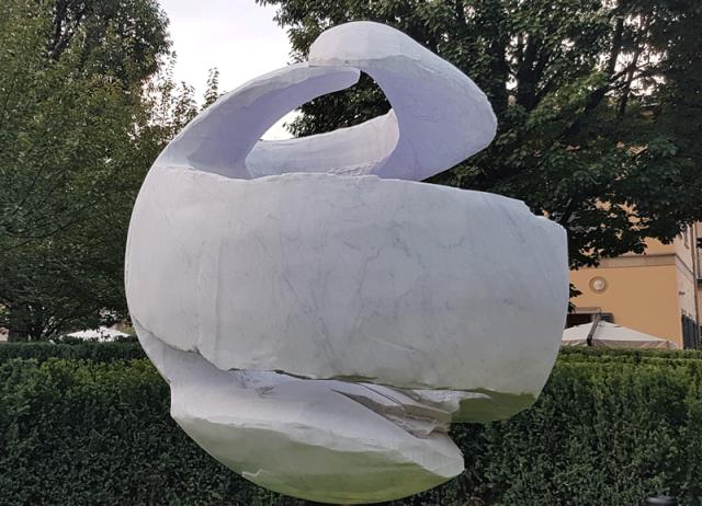 Campari Group festeggia 160 anni. Inaugurata &ldquo;Infinito Campari&rdquo;, la scultura di Oliviero Rainaldi dedicata allo storico brand