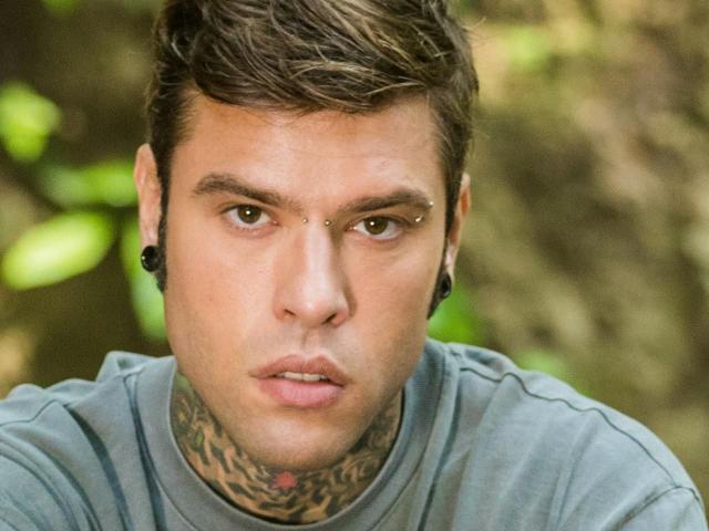 Fedez ricoverato in ospedale, Chiara Ferragni torna di corsa da Parigi, Mr Marra: "Un abbraccio a Federico"