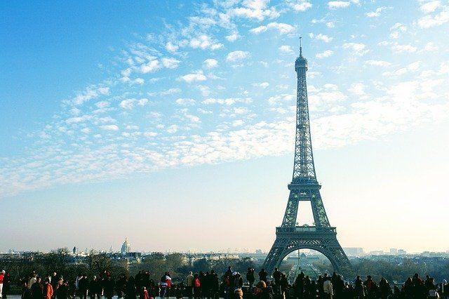 Parigi, allarme bomba: evacuata la Tour Eiffel