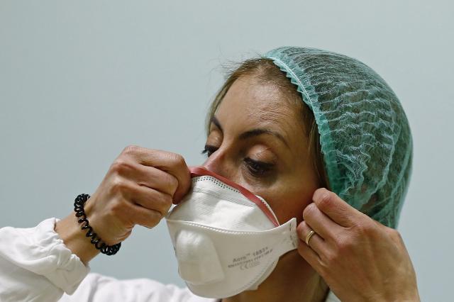 Coronavirus, Bassetti: 'Stop corsa ai tamponi, ecco cosa fare'