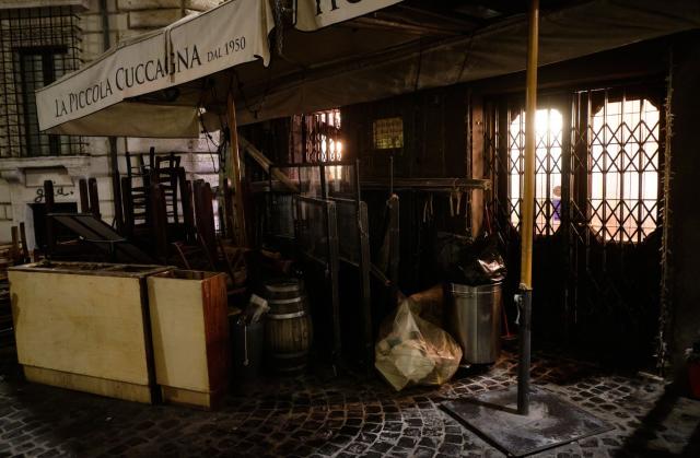 Covid, lockdown leggero entro la fine della settimana. Ecco il nuovo piano di Conte