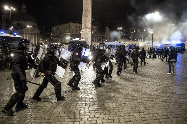 Coronavirus, ancora scontri in centro a Roma, a Milano 26 denunciati