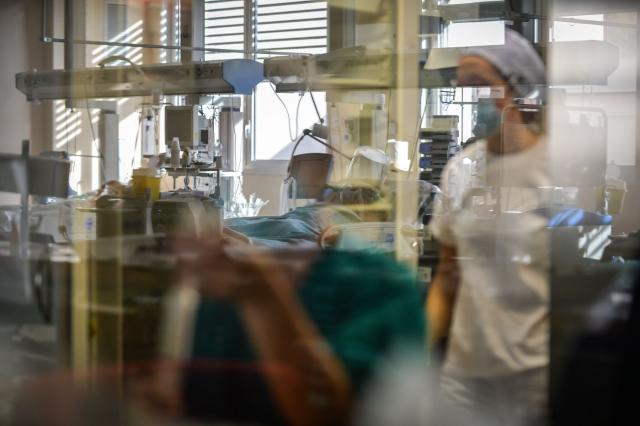 Covid Italia, tecnici: 'Due settimane cruciali'. Guerini: 'Per Natale niente regole'