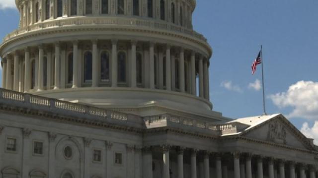 Usa, Capitol Hill sotto assedio: c'&egrave; un morto. Botta e risposta tra Biden e Trump