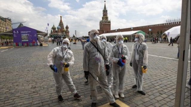 Covid Russia, 320 decessi in 24 ore: record da inizio pandemia