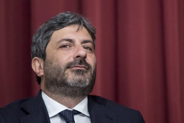 Roberto Fico (csx) eletto nuovo presidente della Regione Campania, battuto col 58,5% dei voti il candidato di cdx Edmondo Cirielli (37%)