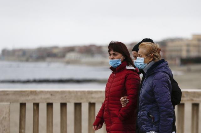 Coronavirus, nel Lazio mascherina obbligatoria anche all'aperto