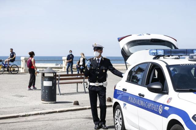 Covid, Speranza firma nuova ordinanza: misure rinnovate per 5 Regioni. Campania ancora zona rossa