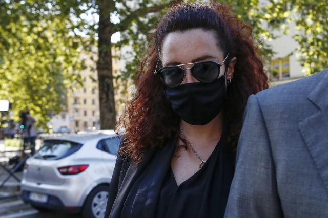 Omicidio Cerciello, la vedova: "Gli ho chiuso gli occhi perch&eacute; me lo avevano ucciso"