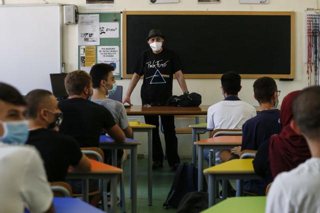 Scuola, Bianchi: "A settembre tutti  in classe, s&igrave; ai vaccini per adolescenti"