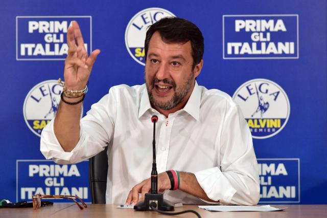 Caso Gregoretti, Salvini: 'Vado sereno a Catania e ho pure tirato fuori il vestito bello'