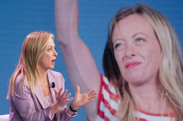 Governo, Meloni: "La Sinistra ha aperto la crisi ma la pagheranno i cittadini"