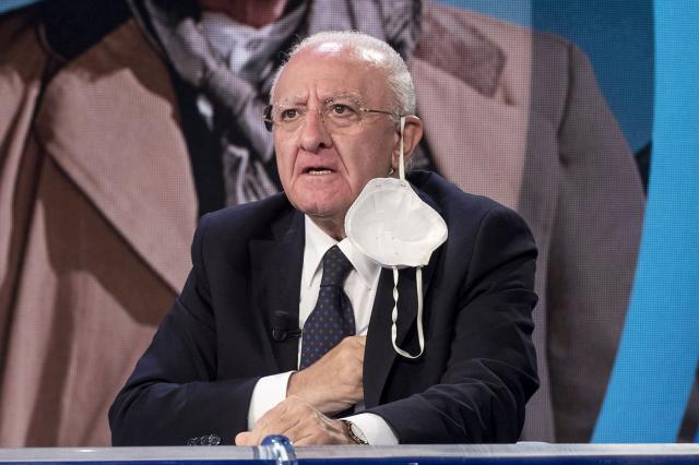 De Luca, scuole chiuse in Campania: fino al 30 ottobre lezioni solo a distanza