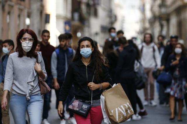 Mascherine al chiuso, Speranza proroga obbligo fino al 15 giugno