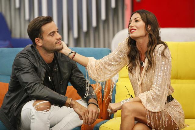 Grande Fratello Vip 5, scatta il bacio tra Elisabetta Gregoraci e Pierpaolo Petrelli