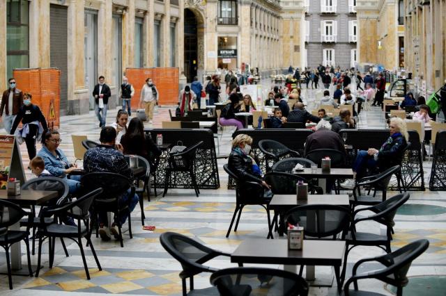 Nuovo Dpcm, Sindaci contro Governo su chiusure: 'Siamo neri'