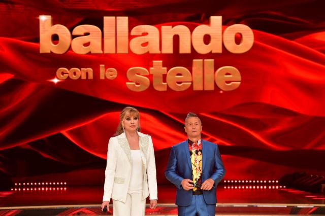 Ballando con le Stelle 2021, nome del primo concorrente: RUMOR CLAMOROSO