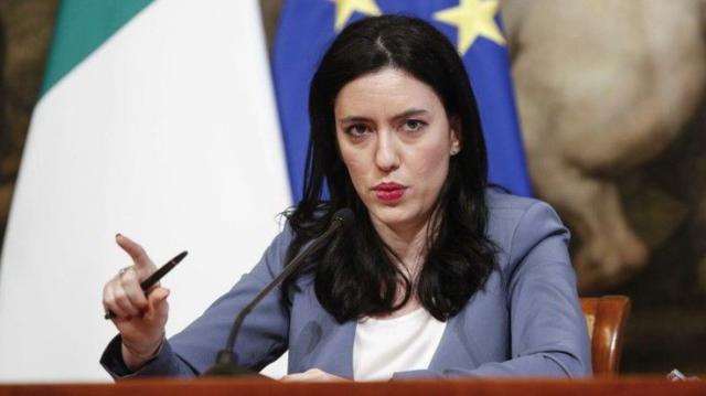 Covid scuola, Azzolina: 'Un dovere riaprire le superiori, serve responsabilit&agrave;'