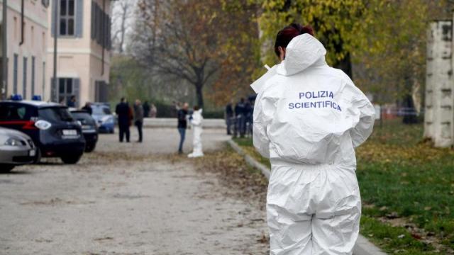 Taranto, donna di 62 anni trovata morta in casa nel rione Tamburi, cadavere in stato avanzato di decomposizione