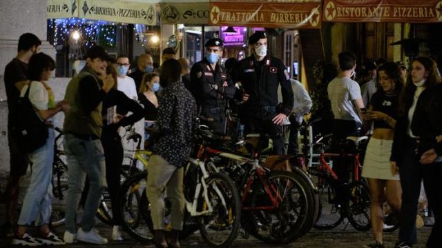 Coronavirus: a Pesaro festa in 90 in un ristorante. Irrompe la polizia