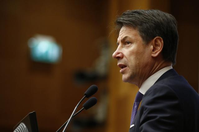 Nuovo Dpcm, Conte: 'Non diamo schiaffi a nessuno, fermiamo il treno o saremo travolti'