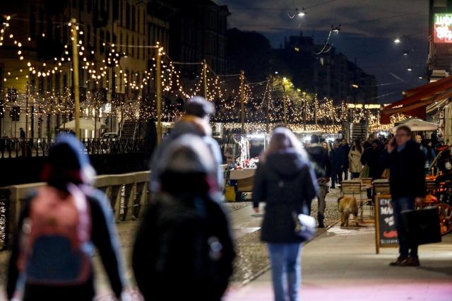 Nuovo Dpcm, mercatini di Natale vietati in tutta Italia e no i figli dai nonni