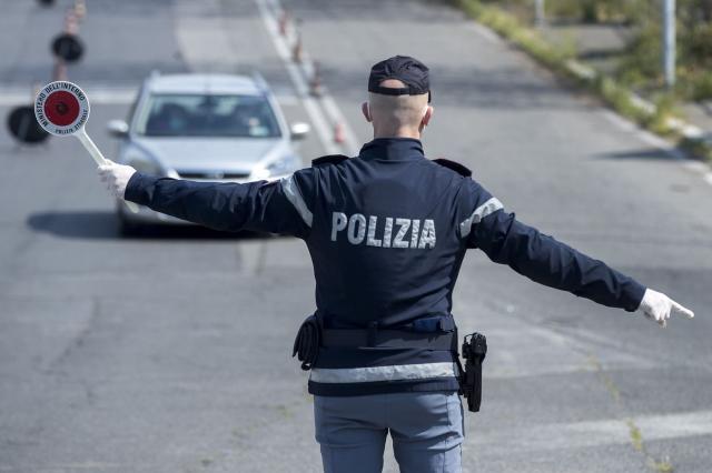 Covid Italia, Speranza: "Regioni verso zona rossa, curva contagio crescer&agrave;"